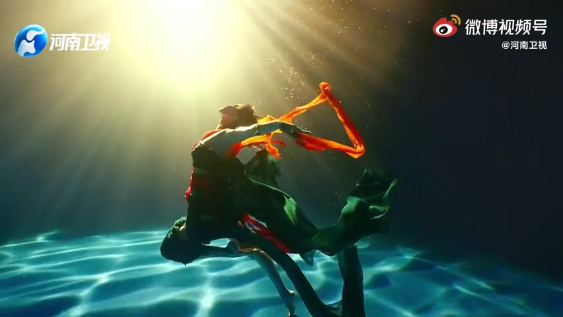 新华网 太美！端午五彩洛神绝美水下飞天舞