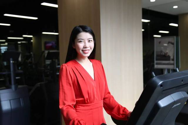 搜狐網360 行 | 《美人鱼》里还有一位你不知道的“星女郎”