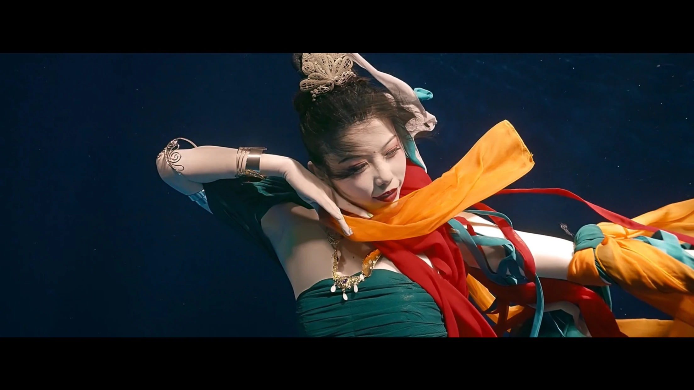 August [何灝浩 八月]