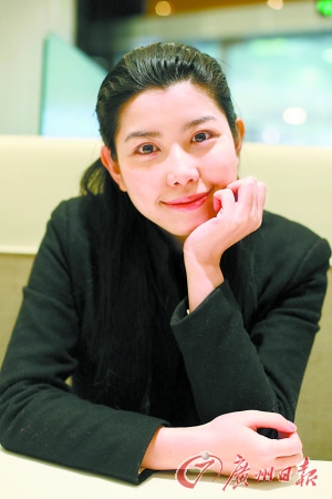 China News 周星驰获赞“从不发脾气” 弯腰给群演讲动作