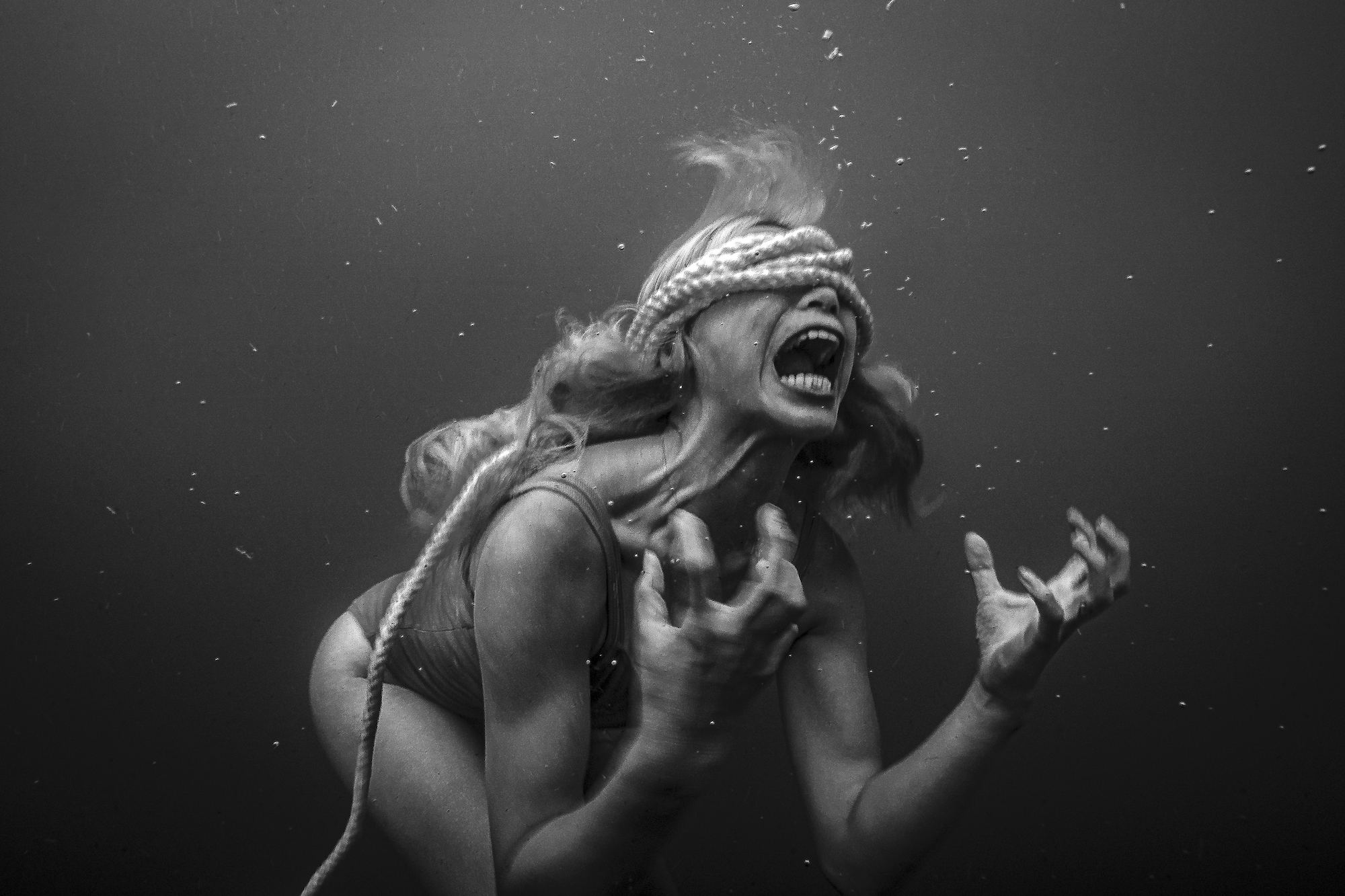 UND65011_20090822021592230